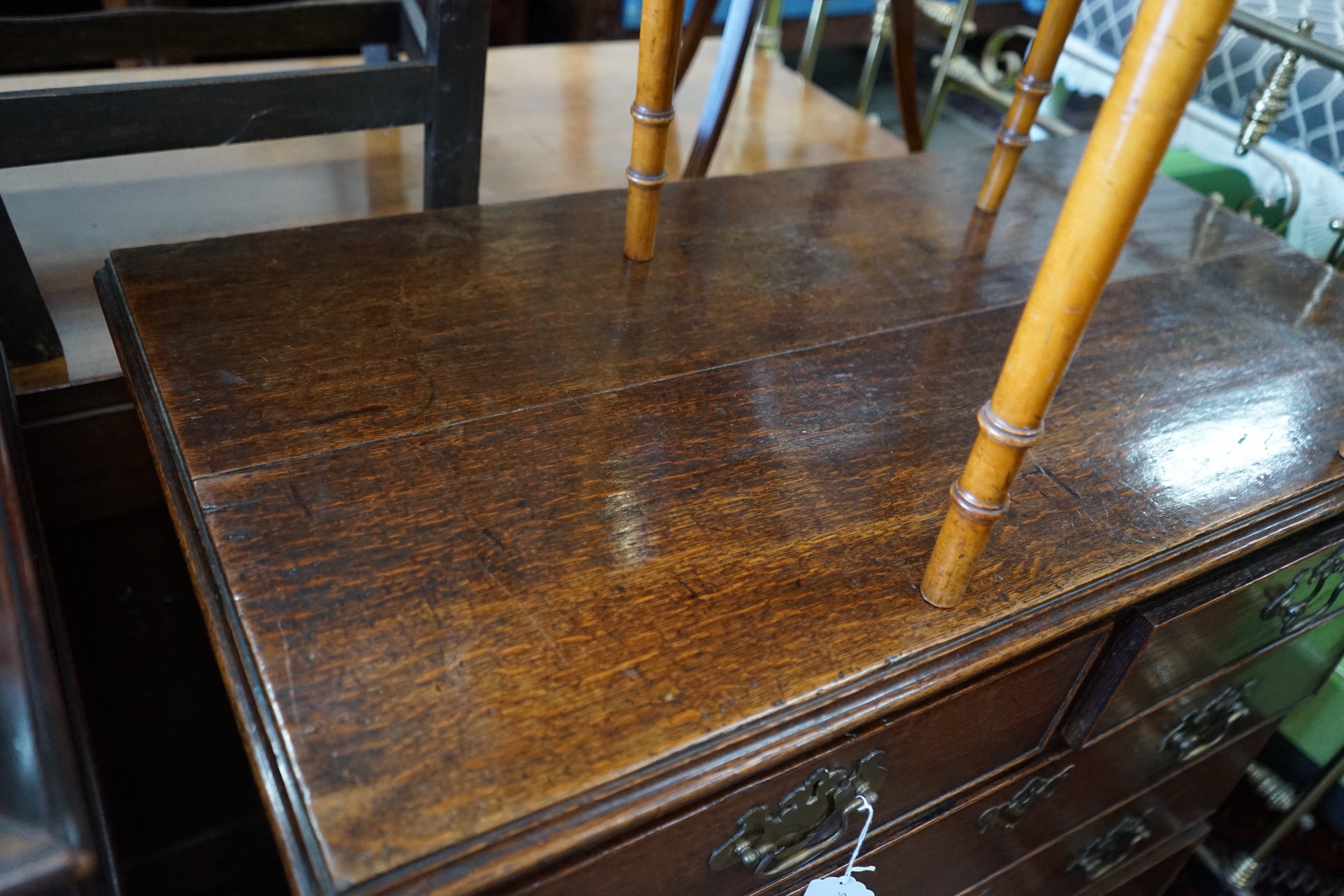 A George III oak chest of drawers, width 94cm, depth 49cm, height 95cm